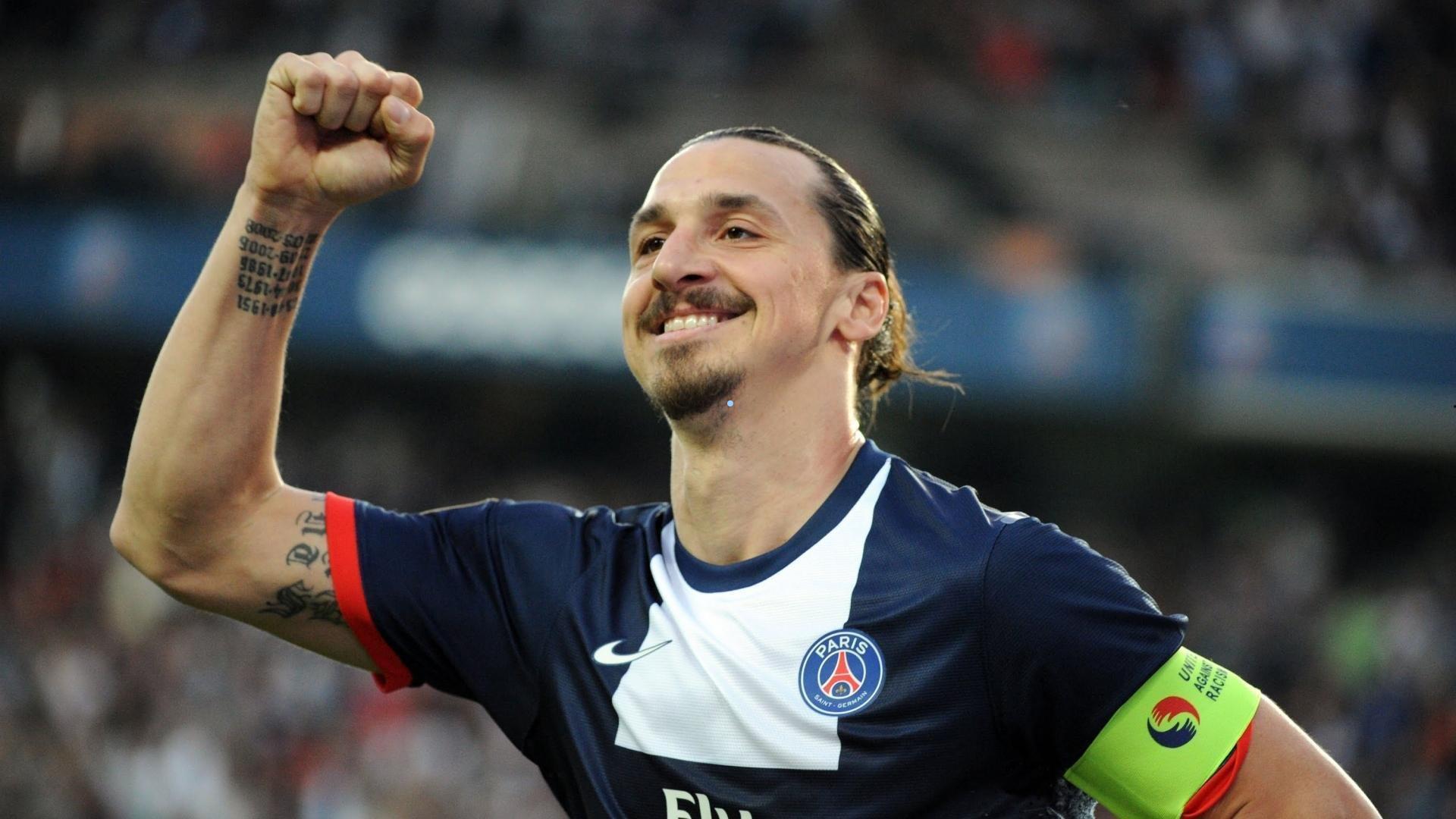 罗马诺圣诞节坚持工作遭网友指责,反怼,你的发帖量更胜一筹,请先自顾