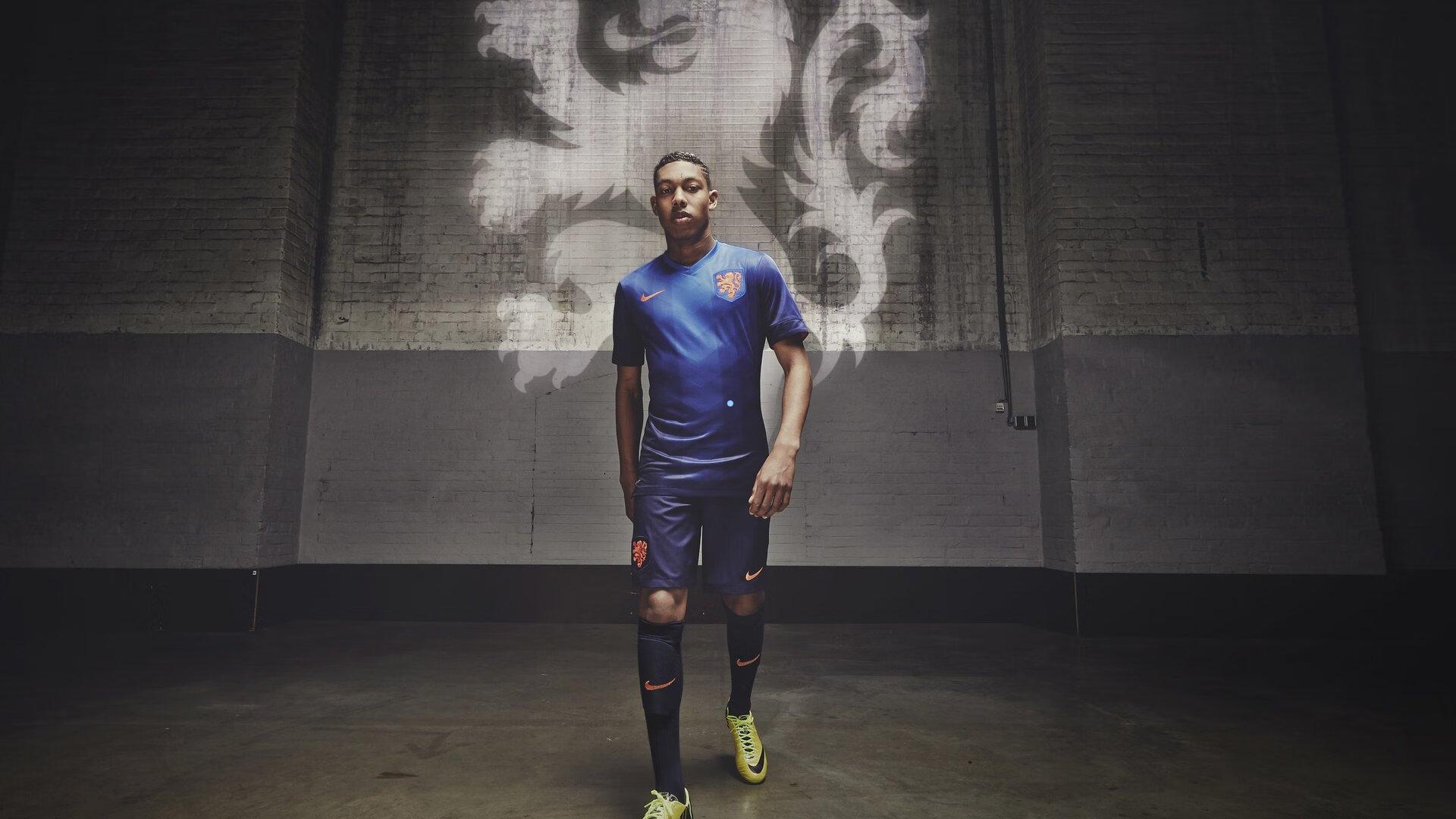 爱游戏下载_越南U23王牌阮庭北技惊亚洲，戏耍远藤航、穿裆菅原由势彰显超凡实力